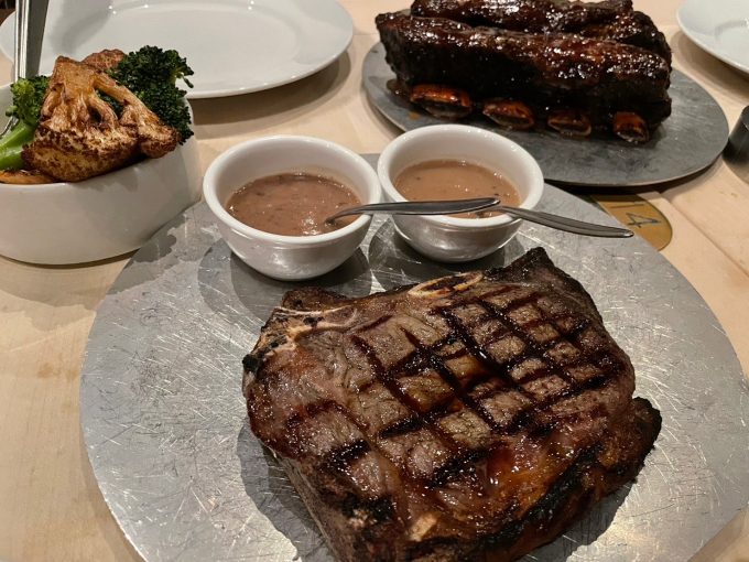 レストラン「A HEREFORD BEEFSTOUW」