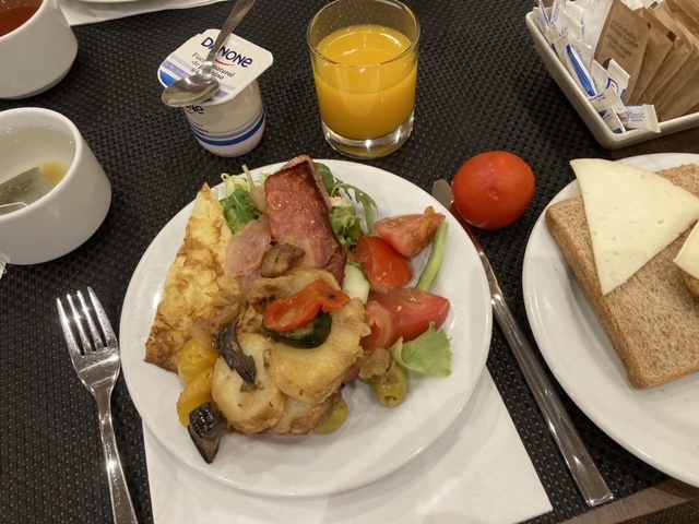 ホテル「HCC サンモリッツ」の朝食