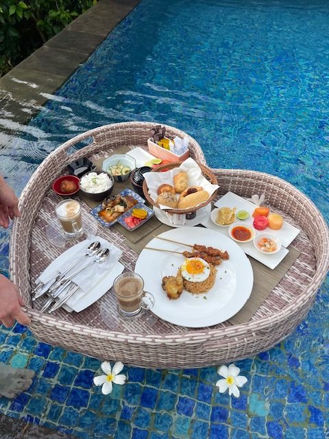 フローティングブレックファスト