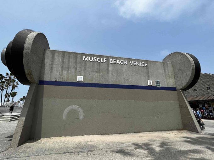 マッスルビーチのモニュメント