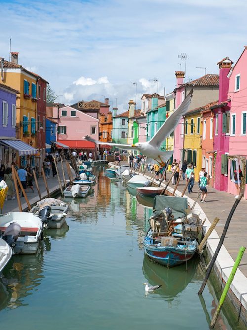 カラフルなブラーノ島