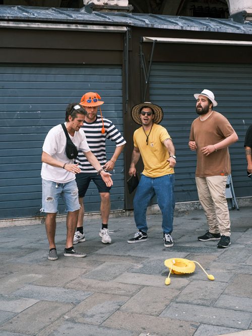 イタリアの陽気な男性たち