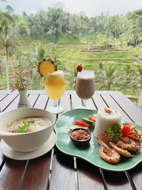 美しい棚田を眺めながらランチ