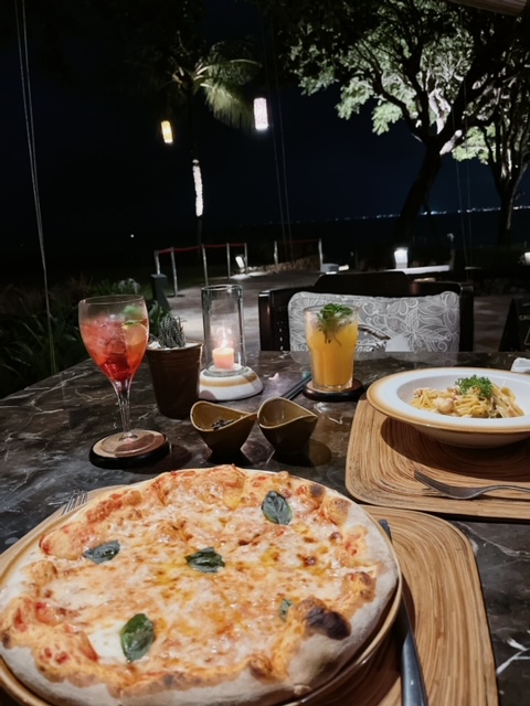 夕飯は海沿いの「sumisumi」でイタリアン