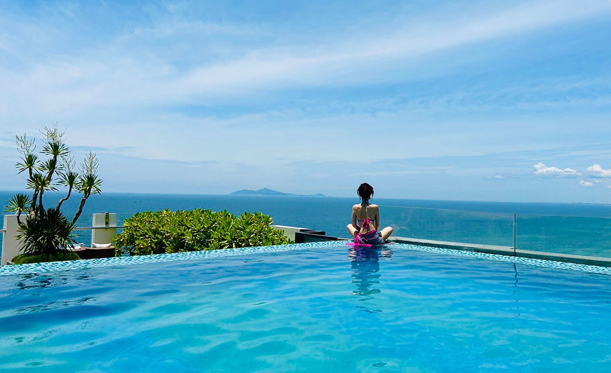 ホテルのルーフトップ・プール