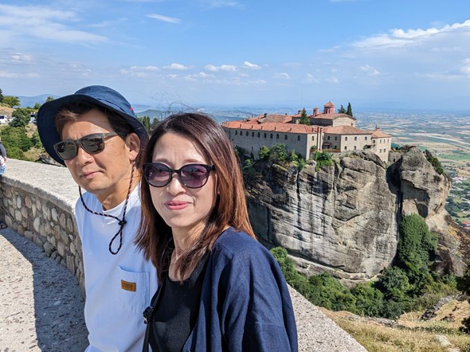 岩山の上に佇む修道院