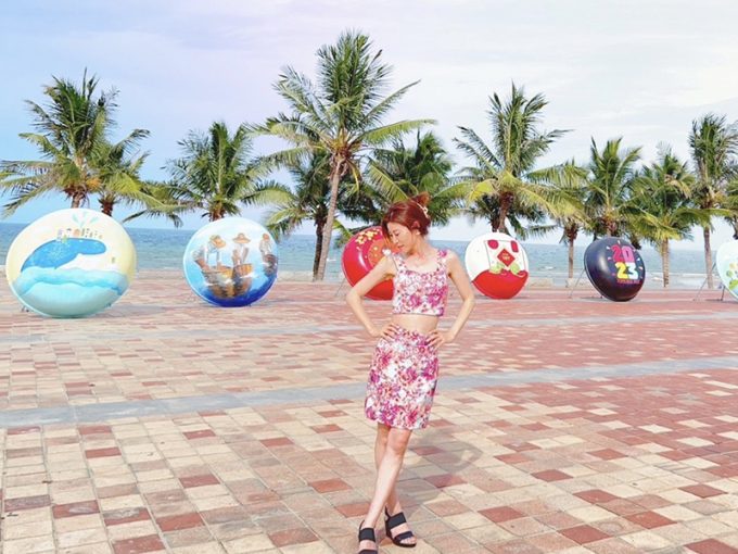 ビーチ沿いにて