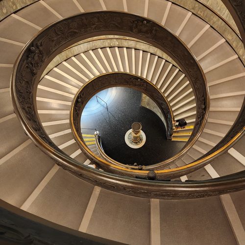 バチカン美術館内の螺旋階段