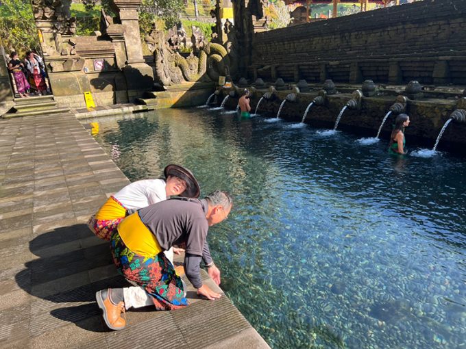 ティルタ・エンプル寺院