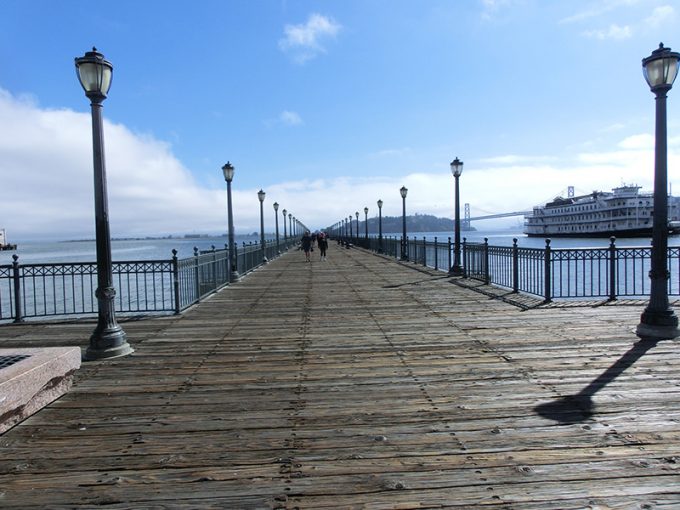 ハーバー周辺の桟橋