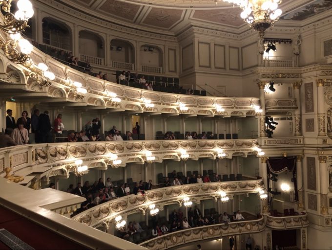 ゼンパーオーパーでオペラ鑑賞