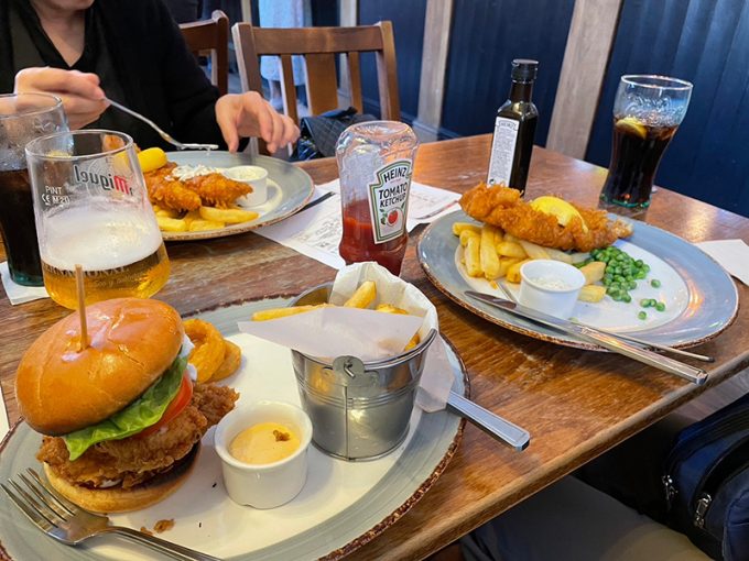 フィッシュ&チップスとチキンバーガー