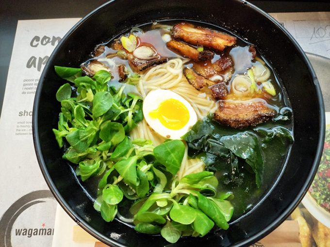 空港で食べたラーメン