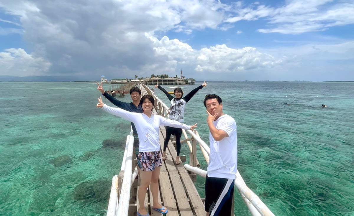 透明度の高い海が美しいナルスアン島