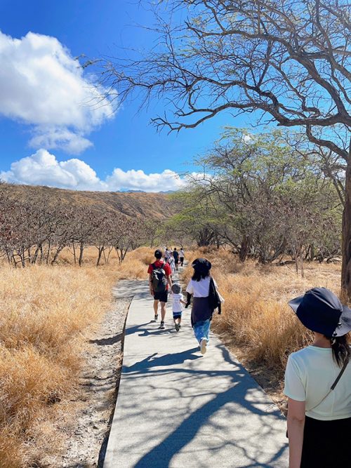 ダイヤモンドヘッドのハイキング