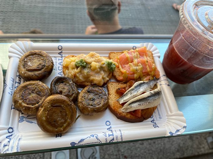 サン・ミゲル市場で昼食