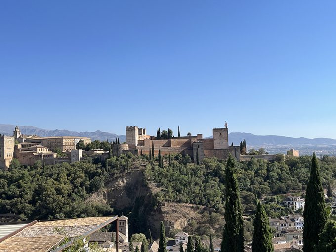 サンニコラス広場からのアルハンブラ宮殿