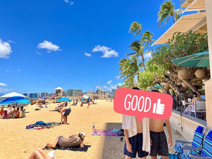 カイマナビーチで海遊び