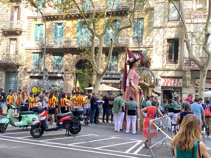 カタルーニャ州建国記念日のパレード