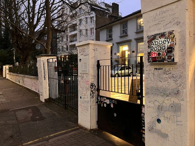 アビー・ロード・スタジオ（右）