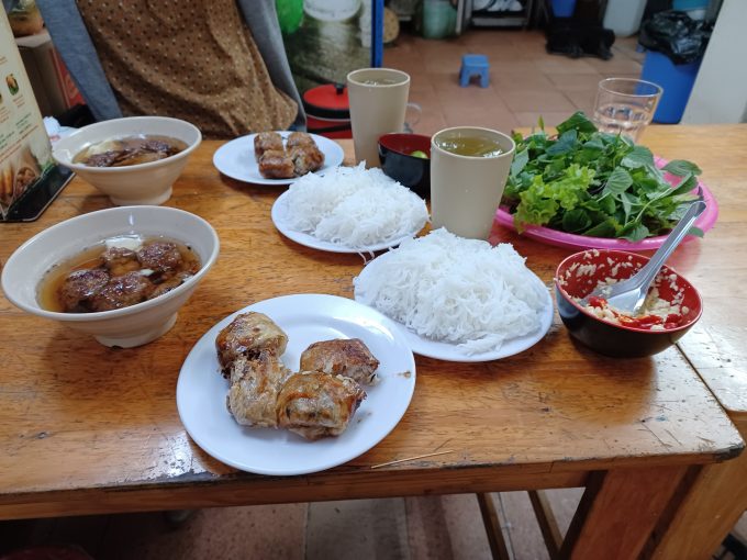 ブンチャー麺と春巻き
