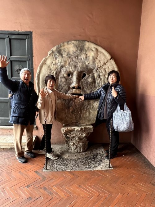 真実の口で記念撮影！