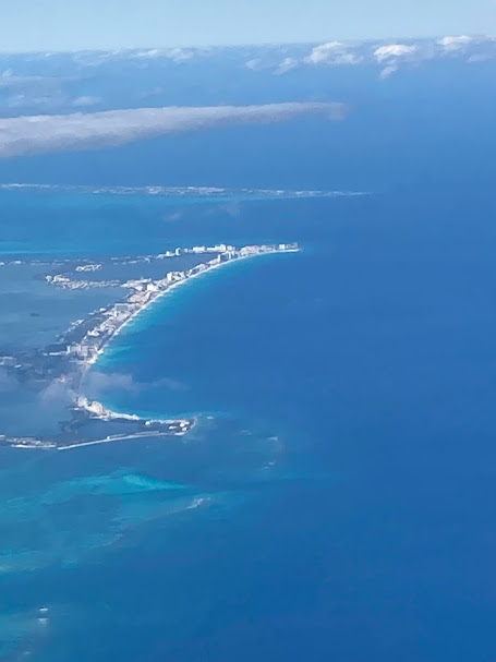 日本から16時間かけてカンクンが見えました