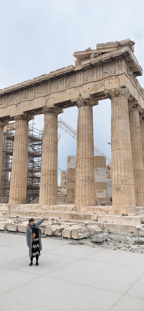 パルテノン神殿の前で撮影