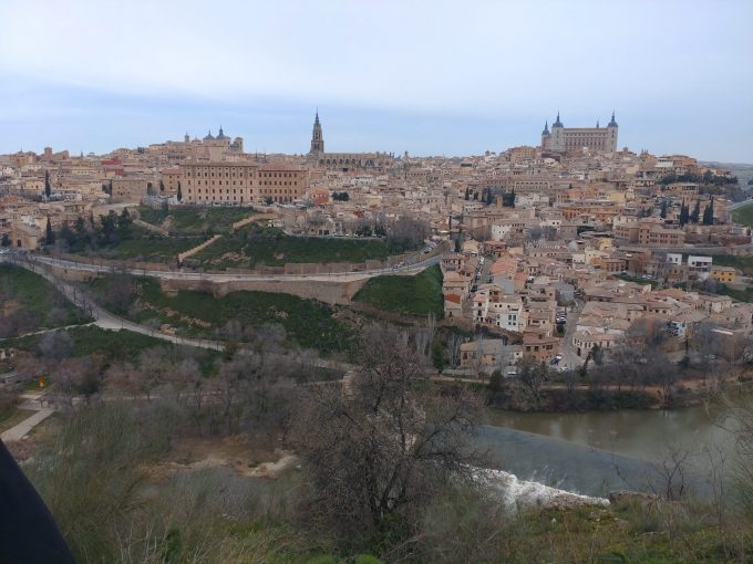 展望台から望むトレドの街