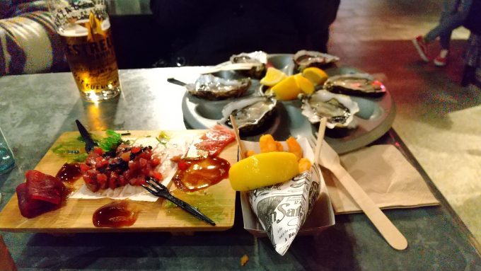 市場で食べたタパス