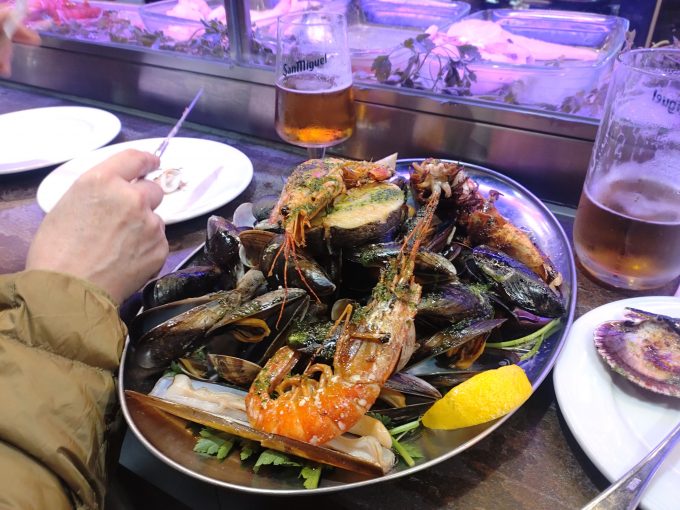 ブケリア市場で食べた海鮮グリル