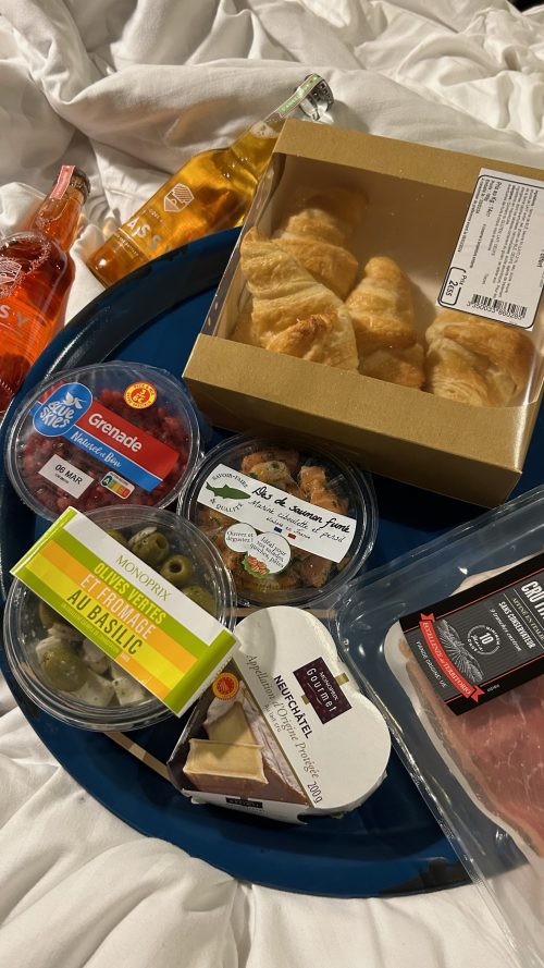 MONOPRIXで調達した食材でホテルにて夜ご飯