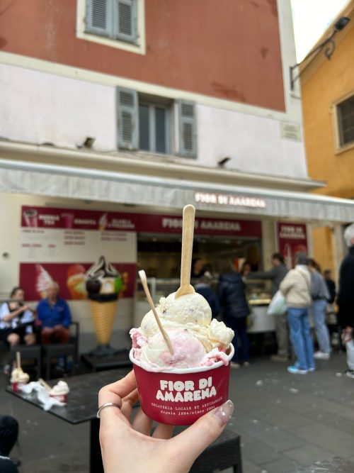 ニースのジェラート屋（お目当てのお店は休業日）