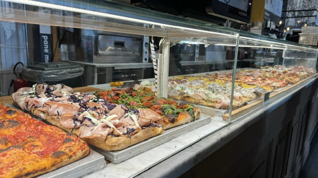 テルミニ駅構内で夕食など買い物