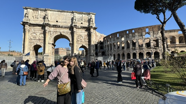 フォロ・ロマーノからコロッセオへ