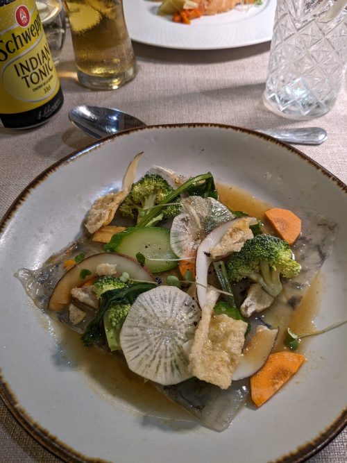 ヌメアのレストラン(Marmite et Tire-Bouchon)食事です