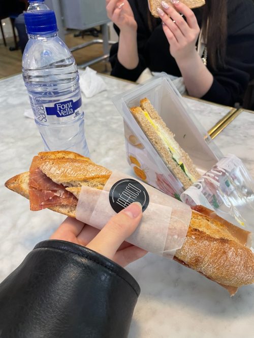 バルセロナの空港で食べたイベリコ豚のサンドイッチ