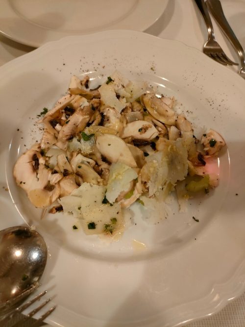 「Buca dell'Orafo」のポルチーニサラダ