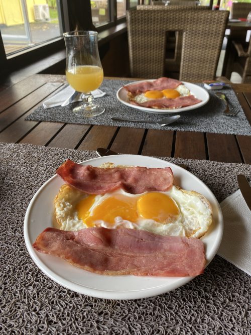 サービスいただいたベーコンエッグ