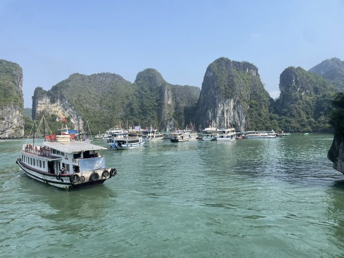 ハロン湾クルーズにて