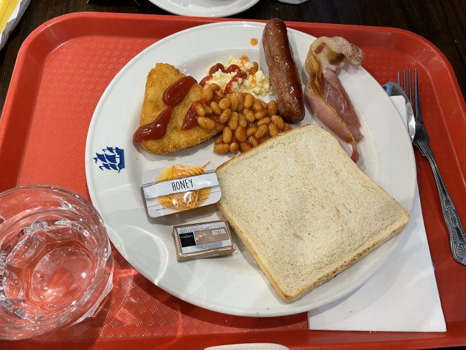 ホテルの朝食バイキング