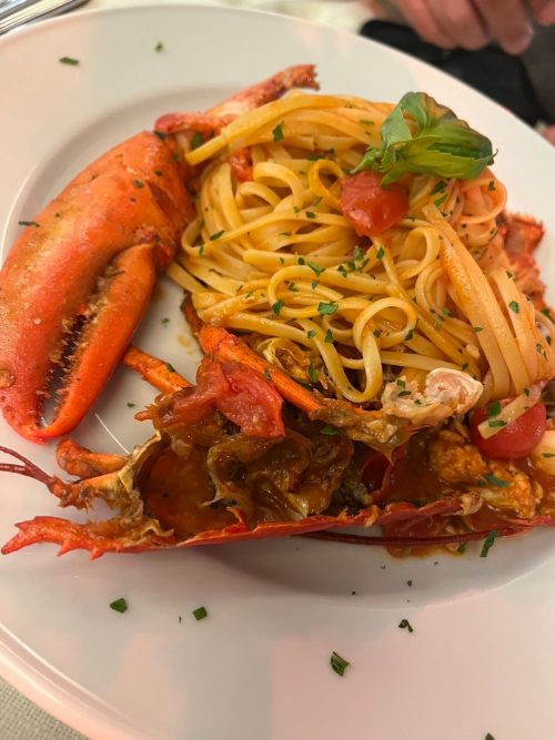 こちらはカニのクリームパスタ