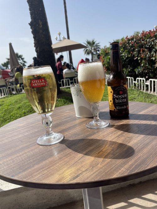 到着後朝食をいただいた海沿いのカフェにて