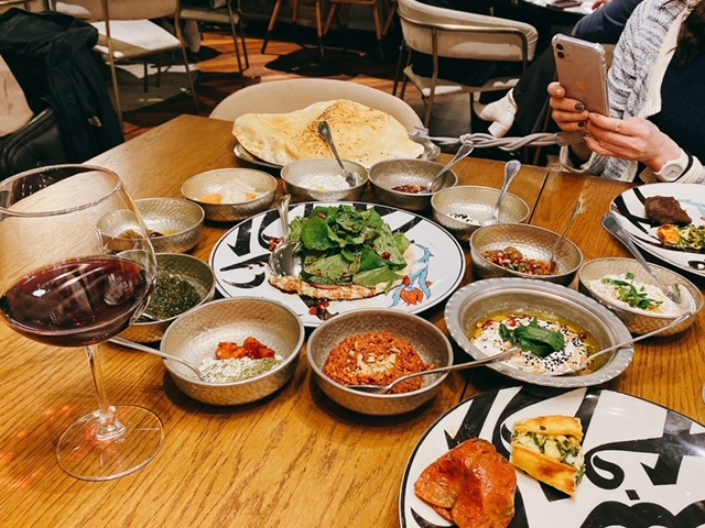 ディナーは「ガラヤンレストラン」にて宮廷風のオスマン料理を堪能しました