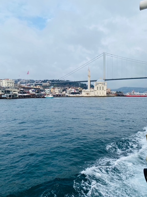 要所要所の宮殿やアイコン的な場所が観光できるので便利です