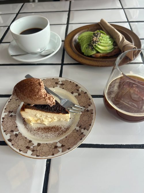 カフェ「アンダンテ」にて