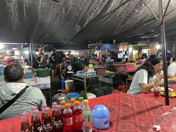 地元の方しかいない屋台