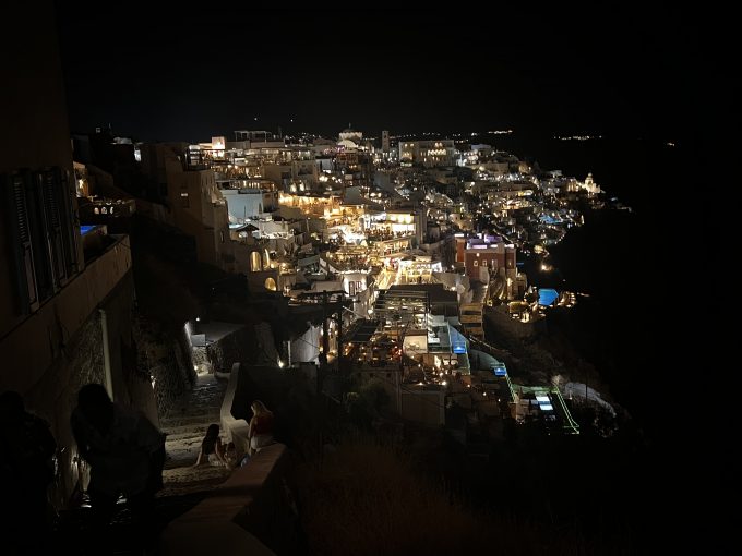 サントリーニ島の夜景