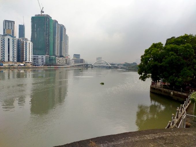 マニラ市内を流れるパシッグ川