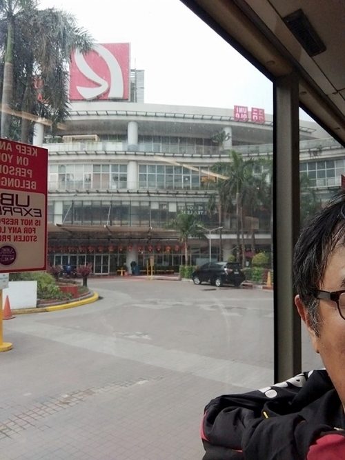 ロビンソンズ プレイス マニラの外観